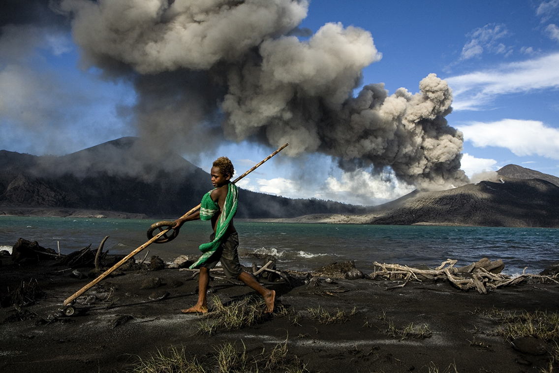 © Ulla Lohmann for Yves Rocher Foundation • Exhibition New Britain and the people of the volcanoes © Ulla Lohmann for Yves Rocher Foundation • Exhibition New Britain and the people of the volcanoes