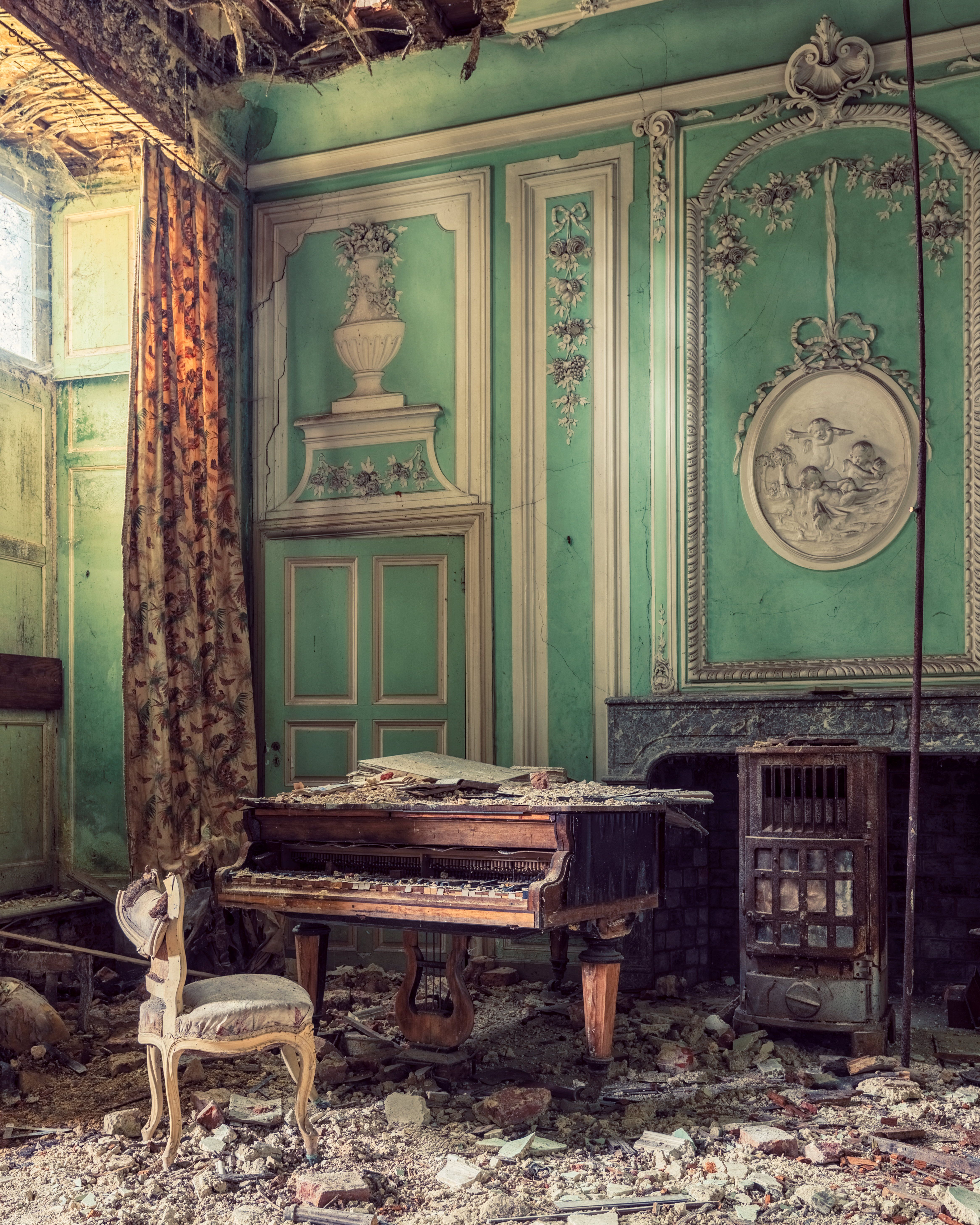 © Gina Soden • Exposition Urbex (or when nature reclaims its rights)