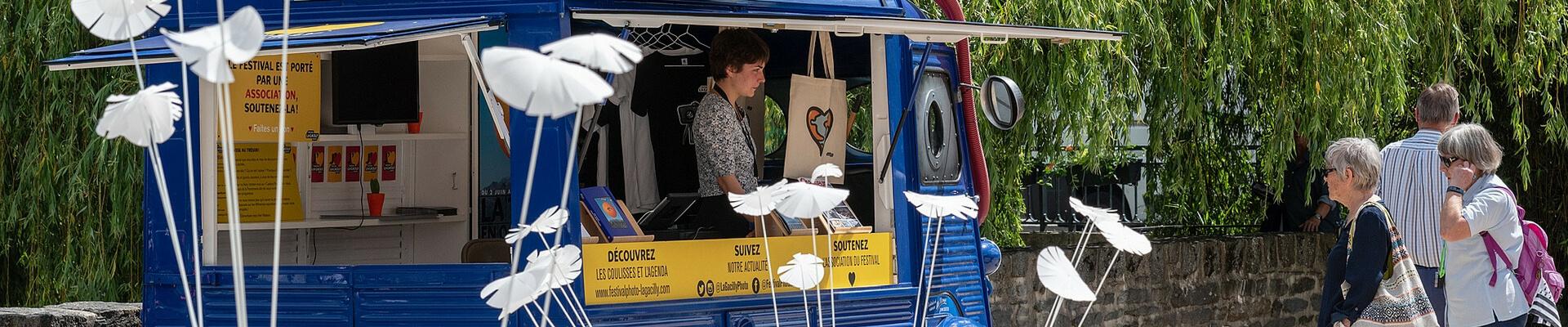 Camion point info du festival photo la gacilly Camion point info du festival photo la gacilly